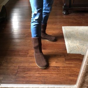 UGG crocheted short Boots. Size 7. Great condition